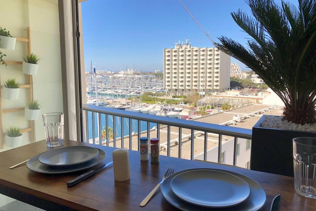 Appartement Vue Mer Et Port, Refait A Neuf Pour Vous ! Climatise La Grande Motte Bagian luar foto